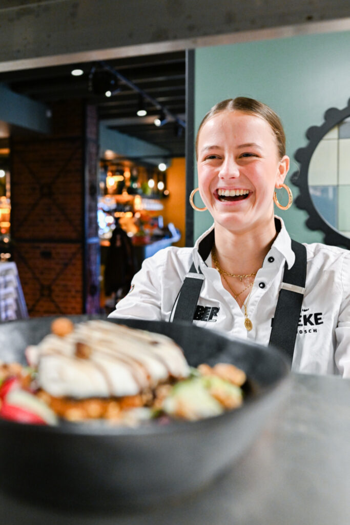 Foto van medewerker bediening Moeke Den Bosch
