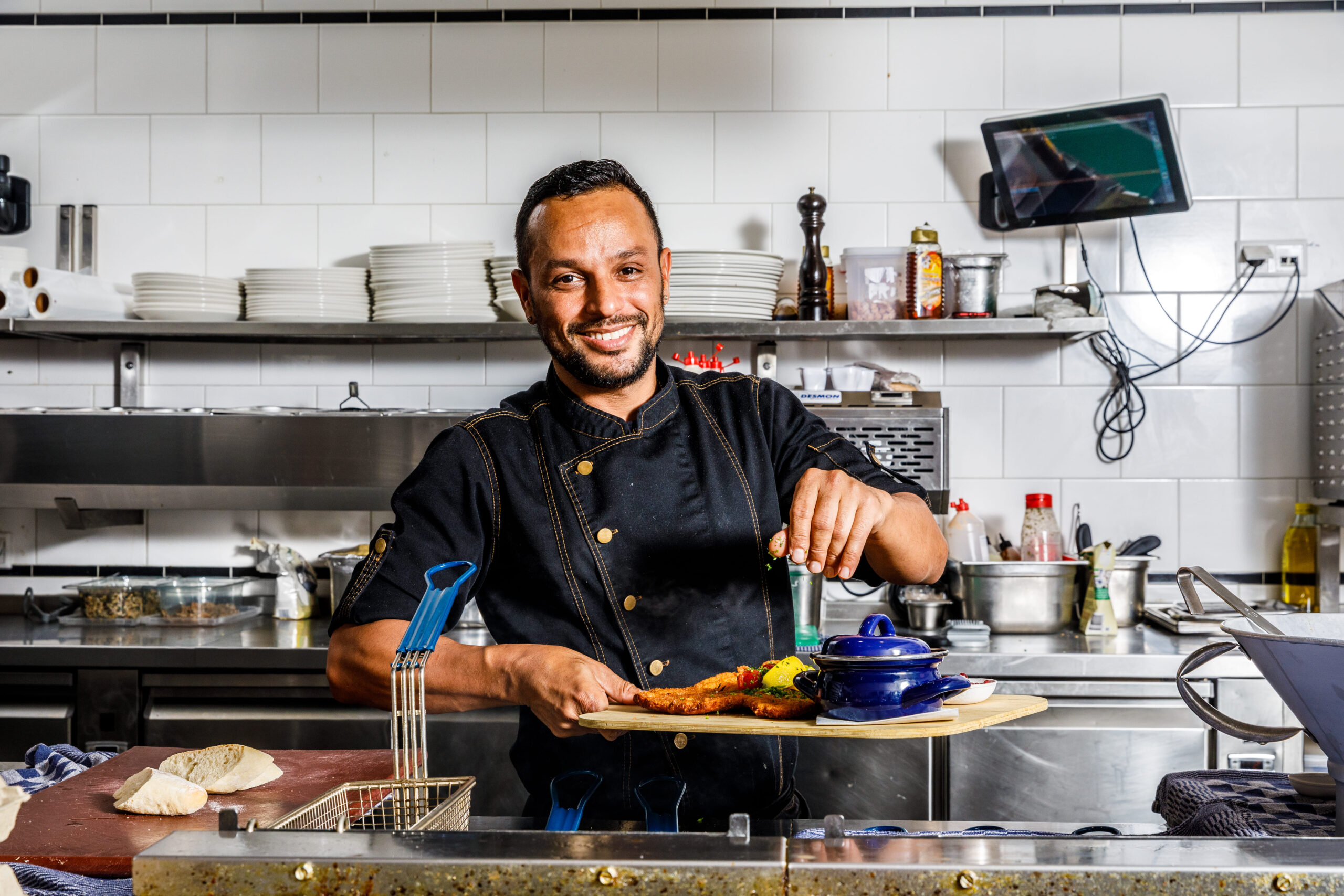 Foto van medewerker keuken Moeke Nijmegen