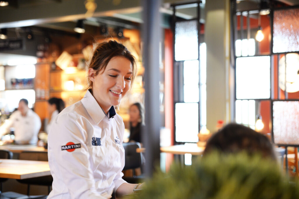 Foto van medewerker bediening Moeke Nijkerk